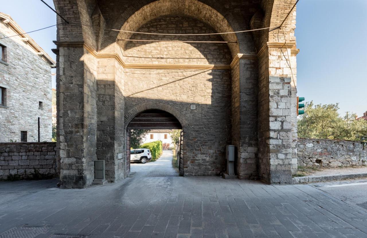 Borgo Santa Lucia Apartment With Private Parking & Garden Gubbio Buitenkant foto