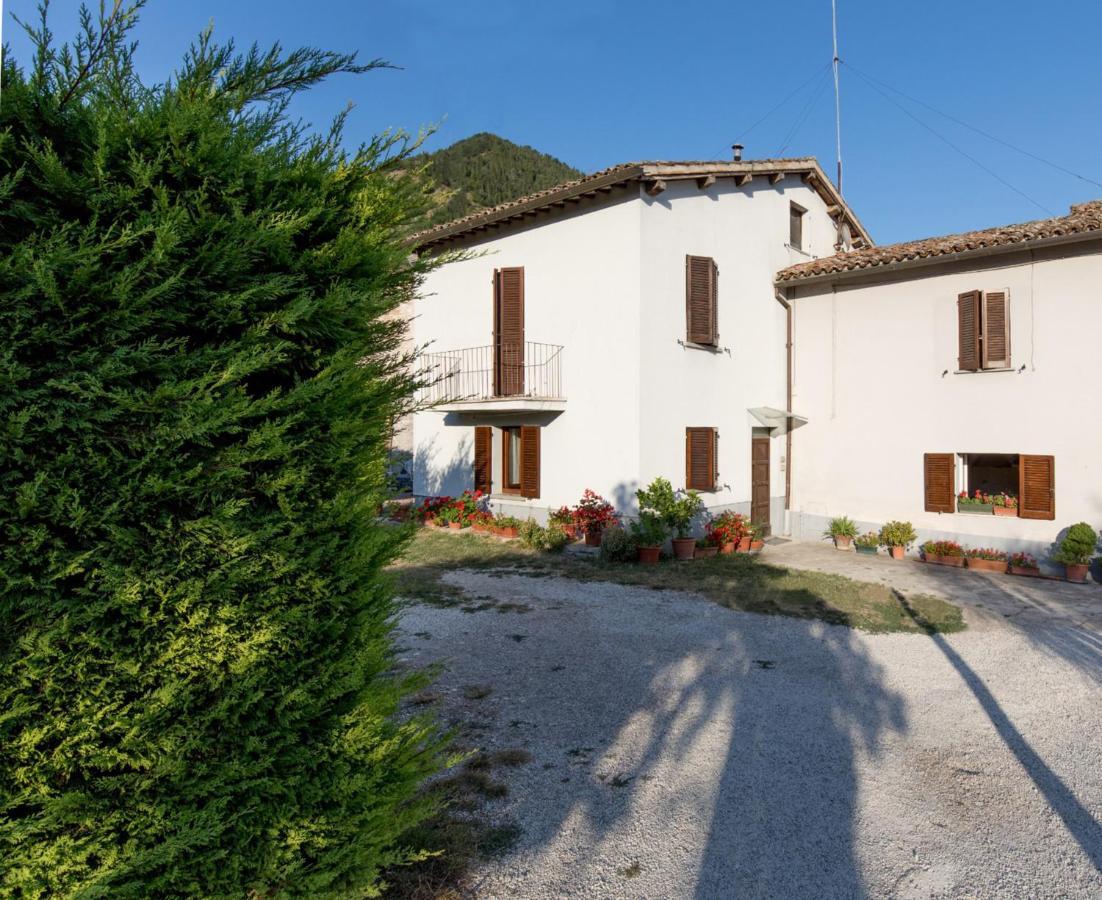 Borgo Santa Lucia Apartment With Private Parking & Garden Gubbio Buitenkant foto